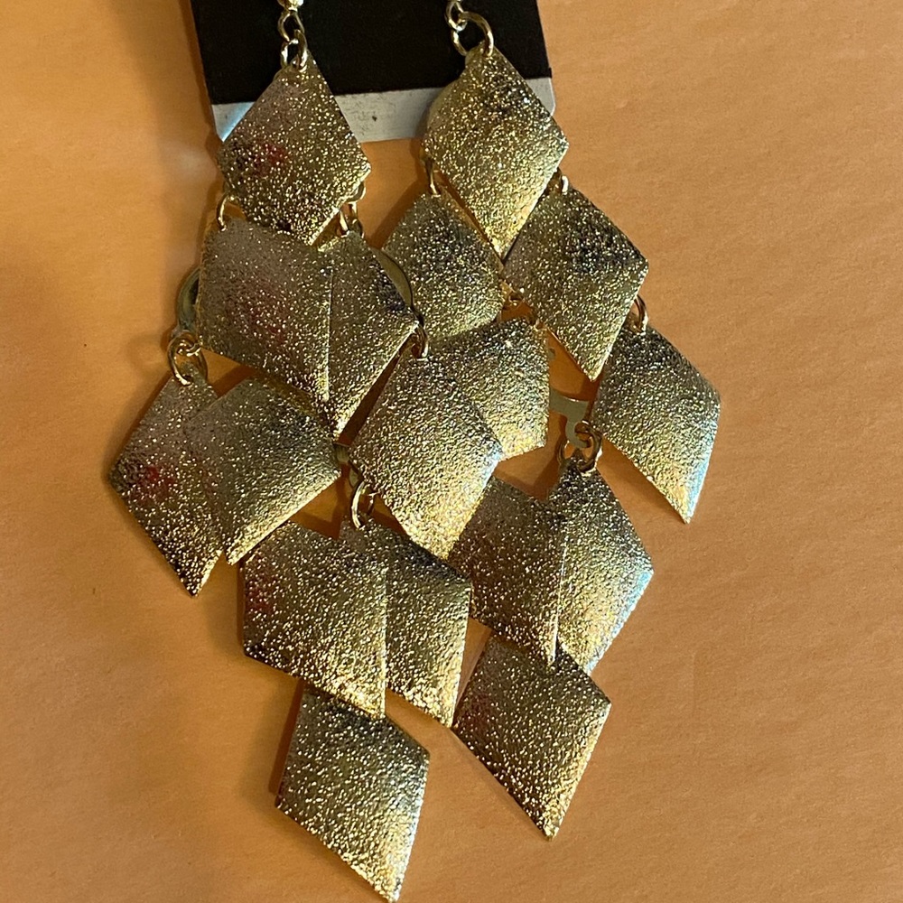 Dangle Earrings - Picture 2 of 4